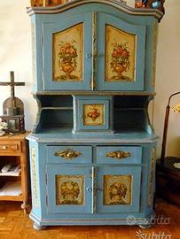 Credenza dipinta