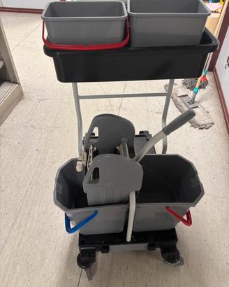 Carrello pulizie