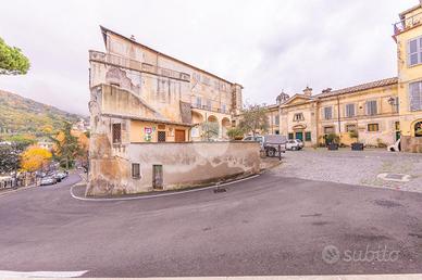 3 LOCALI A POLI