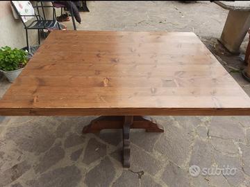 Tavolo in legno massello