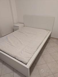 struttura letto 140x200, doghe, materasso, comodin