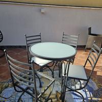 Sedie e tavoli in ferro battuto