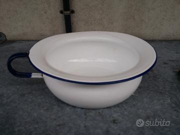 Antico vaso da notte smaltato