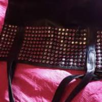 borsa nera con borchie 