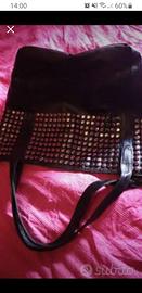 borsa nera con borchie 
