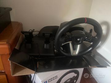 Hori volante con pedali per xbox e pc