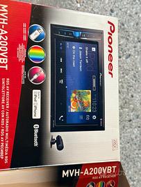 Autoradio Pioneer touchscreen vivavoce bluetooth