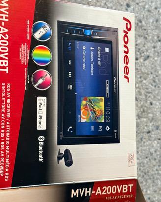Autoradio Pioneer touchscreen vivavoce bluetooth