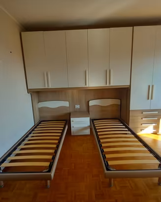 cameretta completa  con due letti