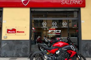 Ducati Diavel V4 red anno 2023