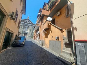 2 LOCALI A ALBANO LAZIALE