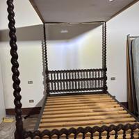 Letto a baldacchino in legno tornito fine 800