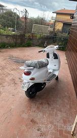 Vespa et4
