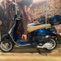 Piaggio Vespa 125 Primavera con bauletto