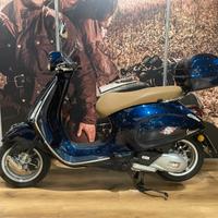 Piaggio Vespa 125 Primavera con bauletto