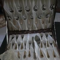 **Servizio posate, acciaio e oro zecchino 24K**