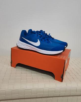scarpe Scarpe Nike Revolution 6 NN (GS) nuove n.38