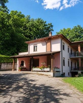Villa di 240 m² con più di 5 locali e box auto dop