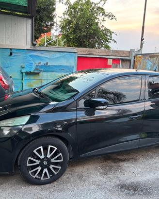Auto Renault clio