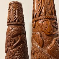 Coppia di vasi decorativi in legno