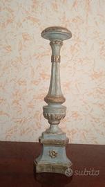 Candeliere antico in legno intagliato ‘700