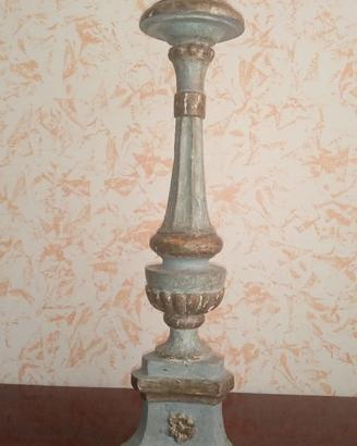 Candeliere antico in legno intagliato ‘700