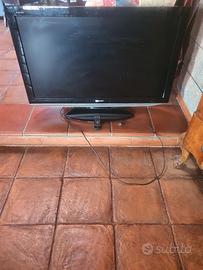 TV con telecomando 