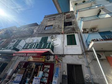 2 LOCALI A NAPOLI