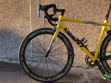 Giant TCR Ruote Mavic Cosmic Carbone Campagnolo