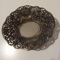 Cestino intagliato in metallo 