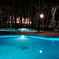 Fronte al mare con piscine parco e parcheggio