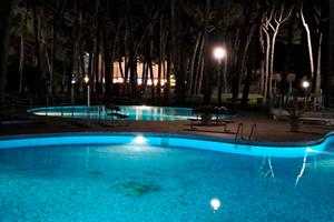 Fronte al mare con piscine parco e parcheggio