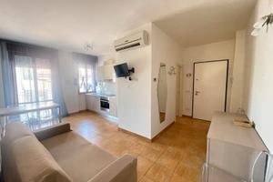 Trilocale a 150 m dal mare con posto auto