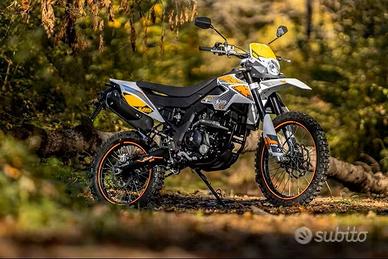 ENDURO UM DSR 125 MOT.APRILIA A LIQUIDO