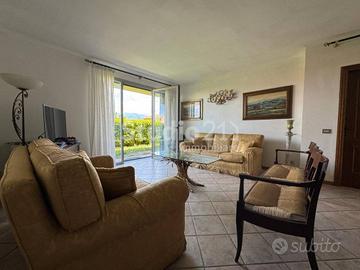 Appartamento di 240 m² con più di 5 locali e box a