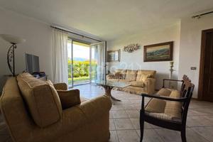 Appartamento di 240 m² con più di 5 locali e box a