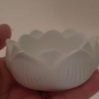vasetto  in gesso a forma di fiore