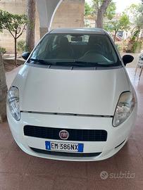Fiat Grande Punto con gancio traino