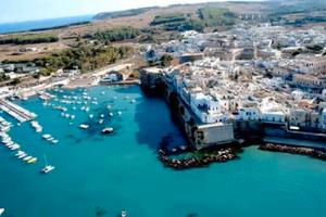Otranto (Le). Monovano con angolo cottura e bagno
