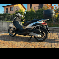 Piaggio bevery 200