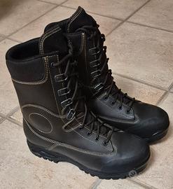 Anfibi in goretex vibram nuovi n. 43