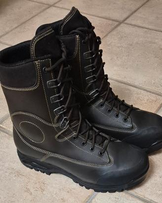 Anfibi in goretex vibram nuovi n. 43