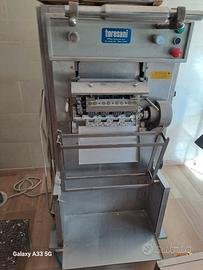 Macchina per tortellini e ravioli