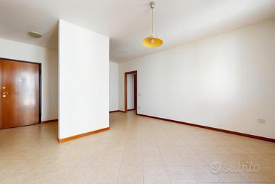 Monolocale con Balcone, Garage e Cantina a Fontana