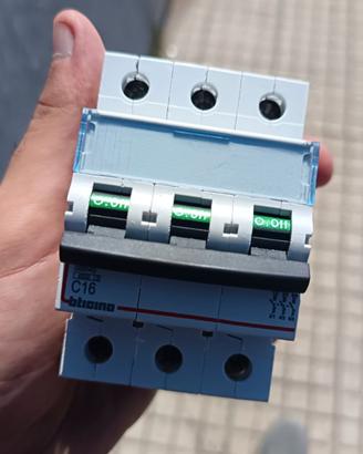 magnetotermico c16