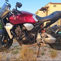 Honda cb1000r