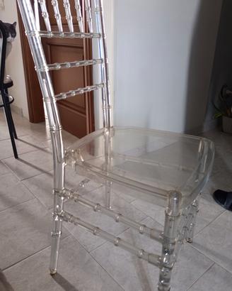 Sedia in plastica trasparente 