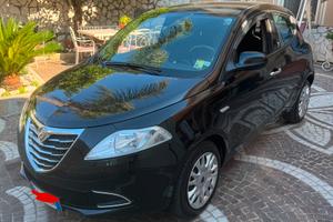 Lancia y