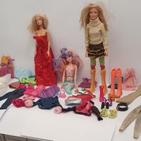 set di Barbie, vestiti e accessori 