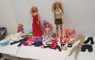 set di Barbie, vestiti e accessori 